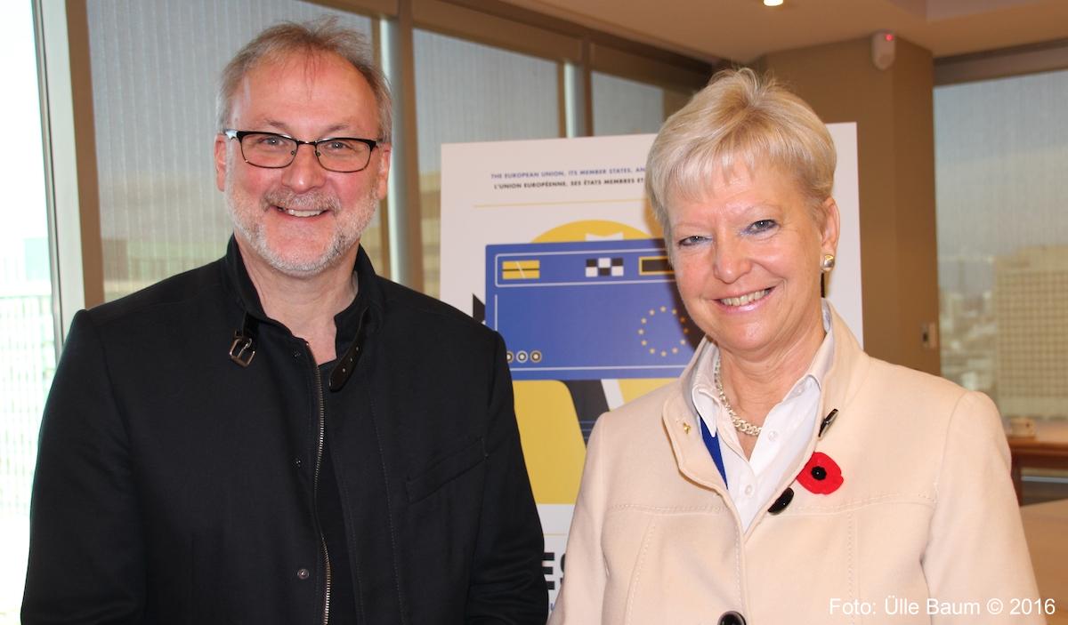 Marie-Anne Coninsx, Ambassador of Euorpean Union to Canada ja Tom McSorley Executive Director, Canadian Film Institute 51. Ottawa  Euroopa Liidu Filmifestivali meedia launch'il Euroopa Delegatsioon Kanadas saalis 2 novembril. Foto: Ülle Baum ©2016