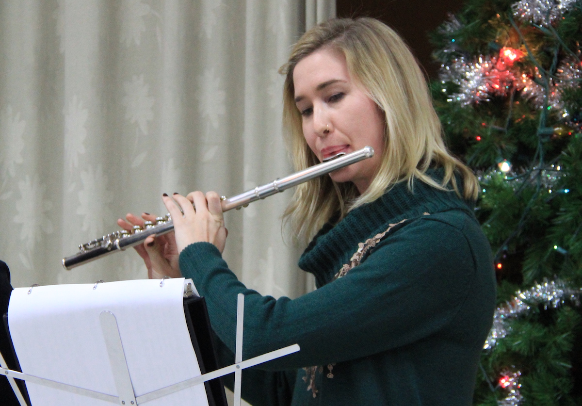 The second advent Sunday on December 6th was celebrated by the Estonian St. Andrews congregation with choir music at the service and a post-service repast. Elena Lepik enriched the proceedings with flute solos. Photos: Riina Klaas (2016)