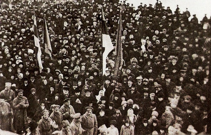 Eesti Iseseisvusmanifesti väljakuulutamine Pärnus 23. veebruaril 1918.a - foto: www.wikipedia.org