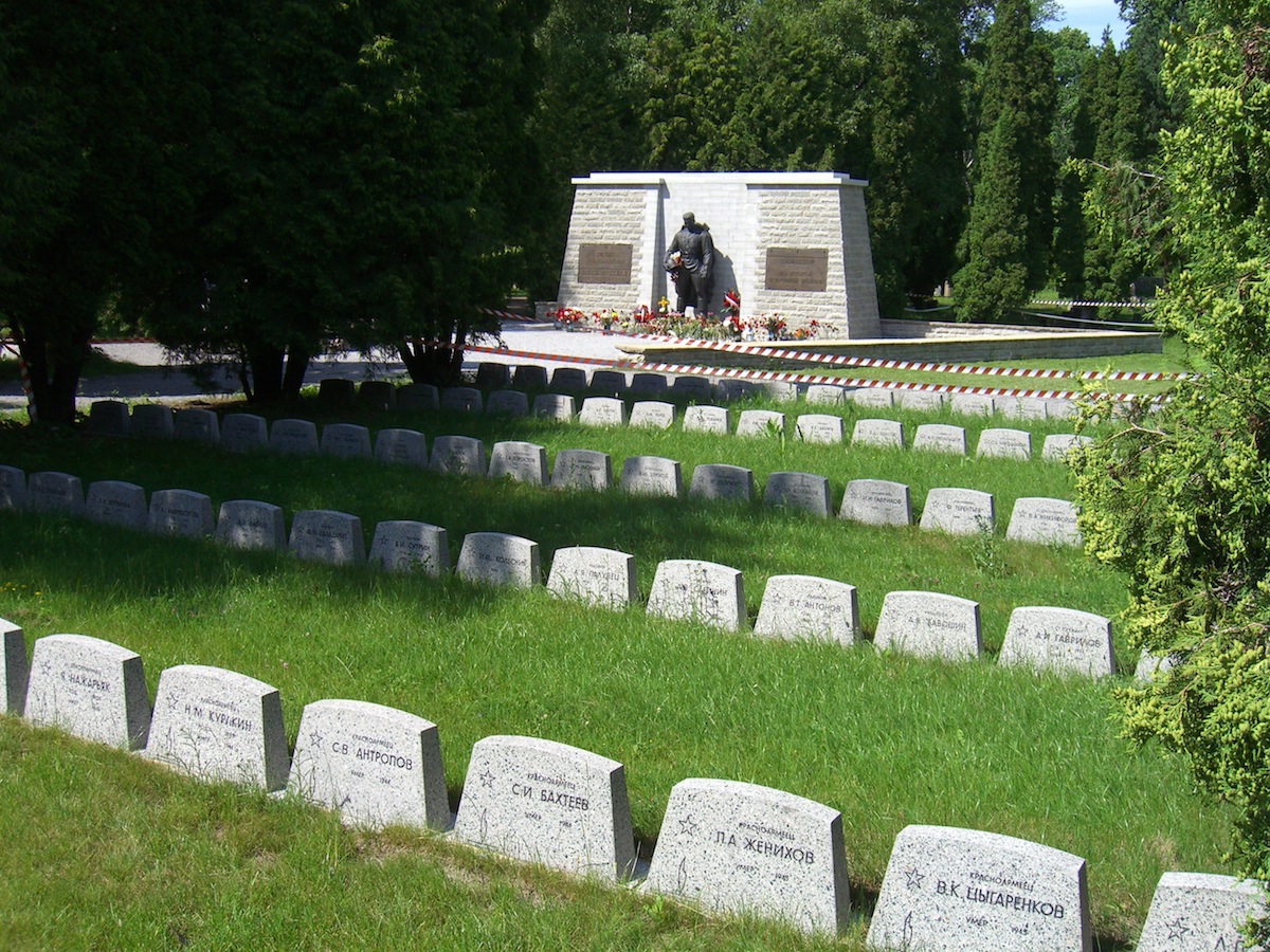 The Bronze Soldier monument, with the stone structure reconstructed, at its new permanent location, June 2007 - www.wikipedia.org