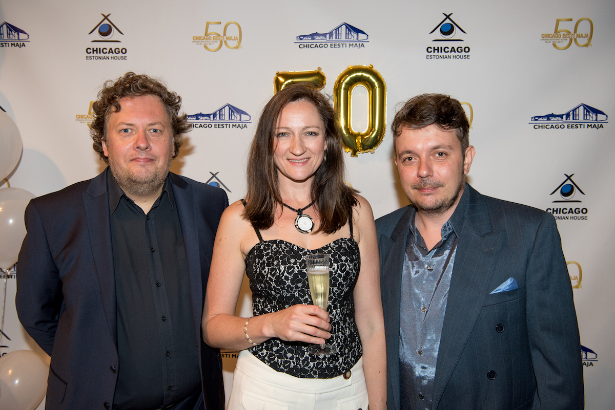 Huvitava filmiprogrammi tõid juubelipeole Erik Norkroos ja Jaanis Valk, fotol koos Lilika Rebasega. Foto: Peeter Kontus (2017)