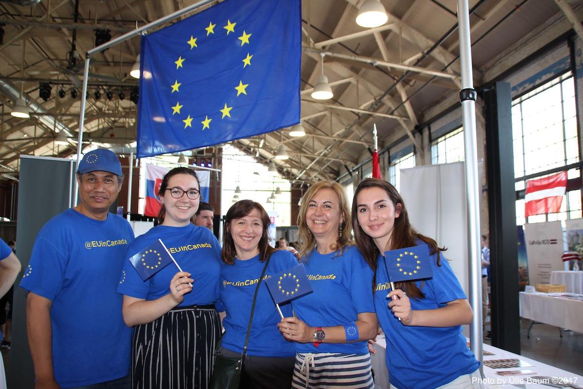 Delegation of European Union in Canada  esindajad tutvustamas Euroopa Liitu edukal nädalavahetuse kultuuriüritusel Ottawas. Foto: Ülle Baum ©2017