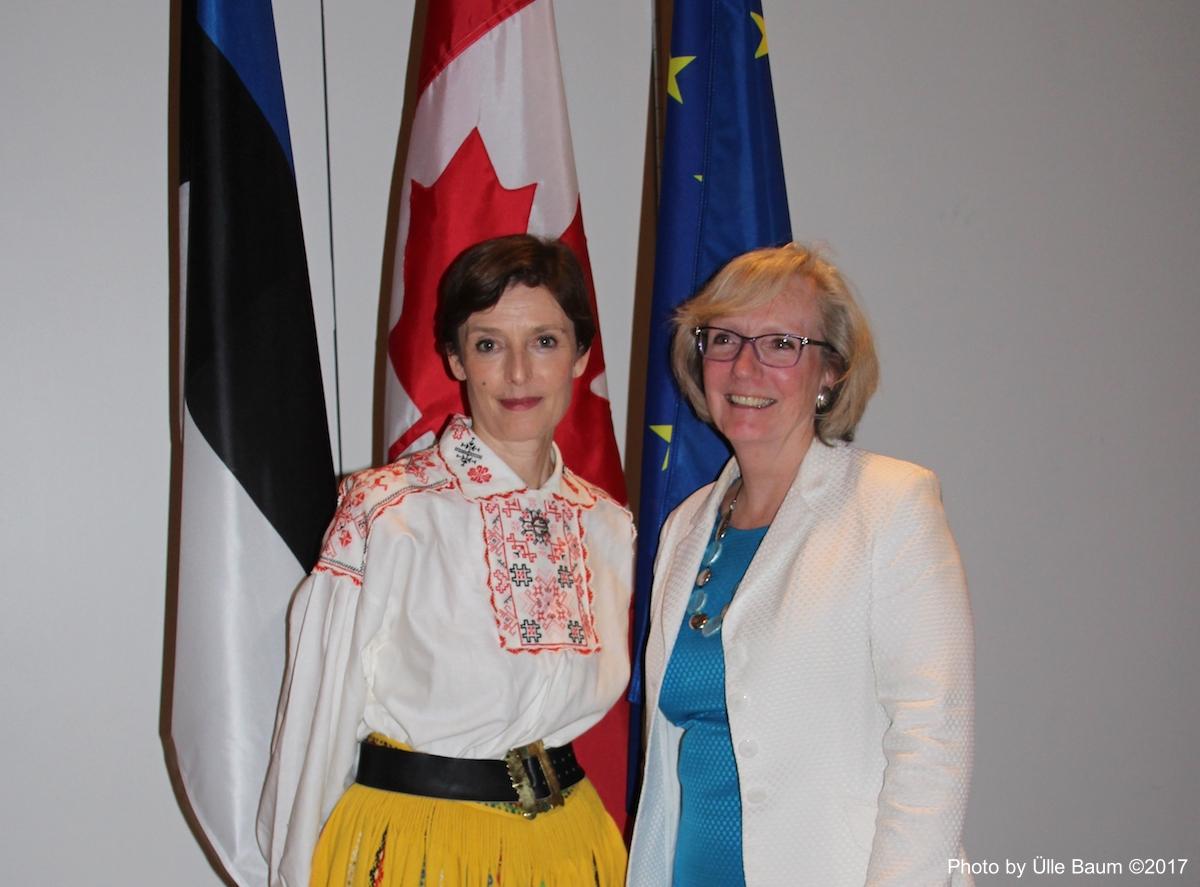 Gita Kalmet, Eesti suursaadik Kanadas ja Alexandra Bugailiskis, Assistant Deputy Minister for Europe, Global Affairs Canada Eesti Euroopa Liidu eesistumise avavastuvõtul Kanada Loodusmuuseumis 12. juulil. Foto: Ülle Baum ©2017