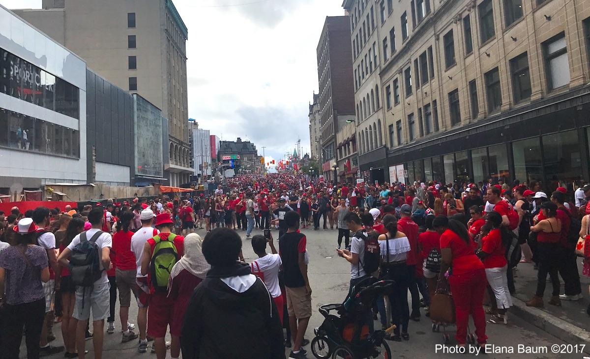 Teel Parlamendimäele: Rideau tänav. Foto: Elana Baum ©2017