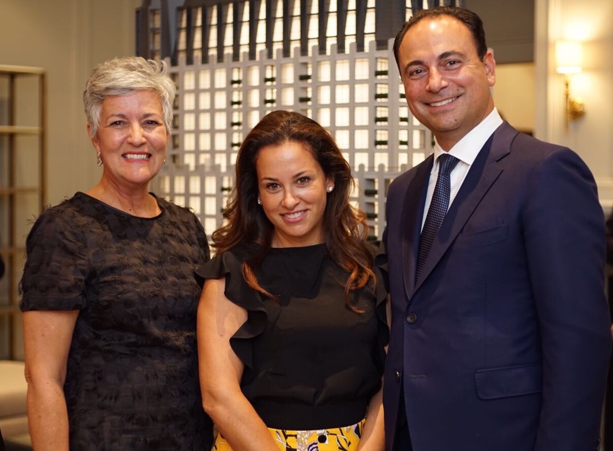 Vasakult ürituse organiseerijad Jayne Watson, CEO of the National Arts Centre Foundation, Micki Mizrahi ja tema abikaasa Sam Mizrahi, Mizrahi Developments omanik ja filantroop Torontost. Foto: Erakogust (2017)