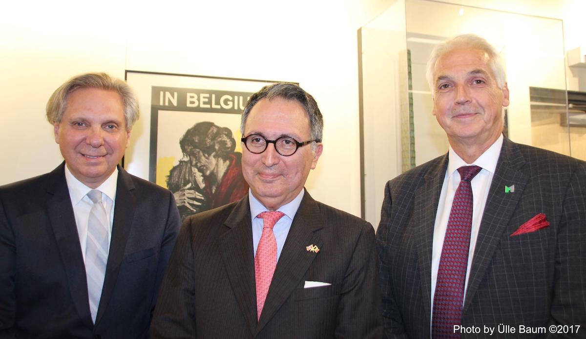 Fotol vasakult: Dr. Mark Kristmanson, CEO, National Capital Commission, Dr. Raoul Delcorde, Belgia Suursaadik Kanadas ja Stephen Quick, director-general of Canadian War Museum näituse „100 Years of Remembrance, Canadians in Belgium in the Great War, 1914-1918“ avamisel 6. septembril International Pavilion'i saalis 7 Clarence Street Ottawas. Foto: Ülle Baum ©2017