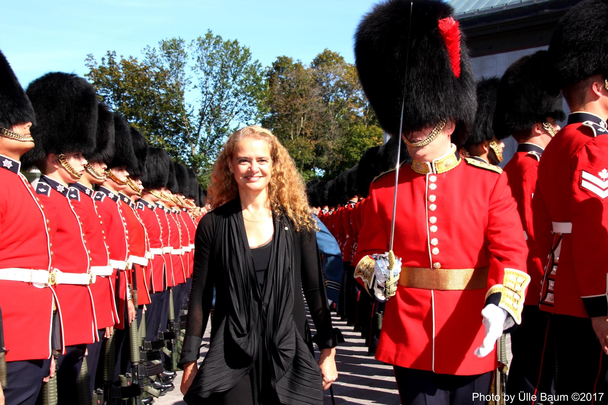 Kanada 29. kindralkuberner Julie Payette inspekteerib The Guards of Rideau Hall 2. oktoobri pärastlõunal tema ametliku residentsi ees. Foto: Ülle Baum ©2017