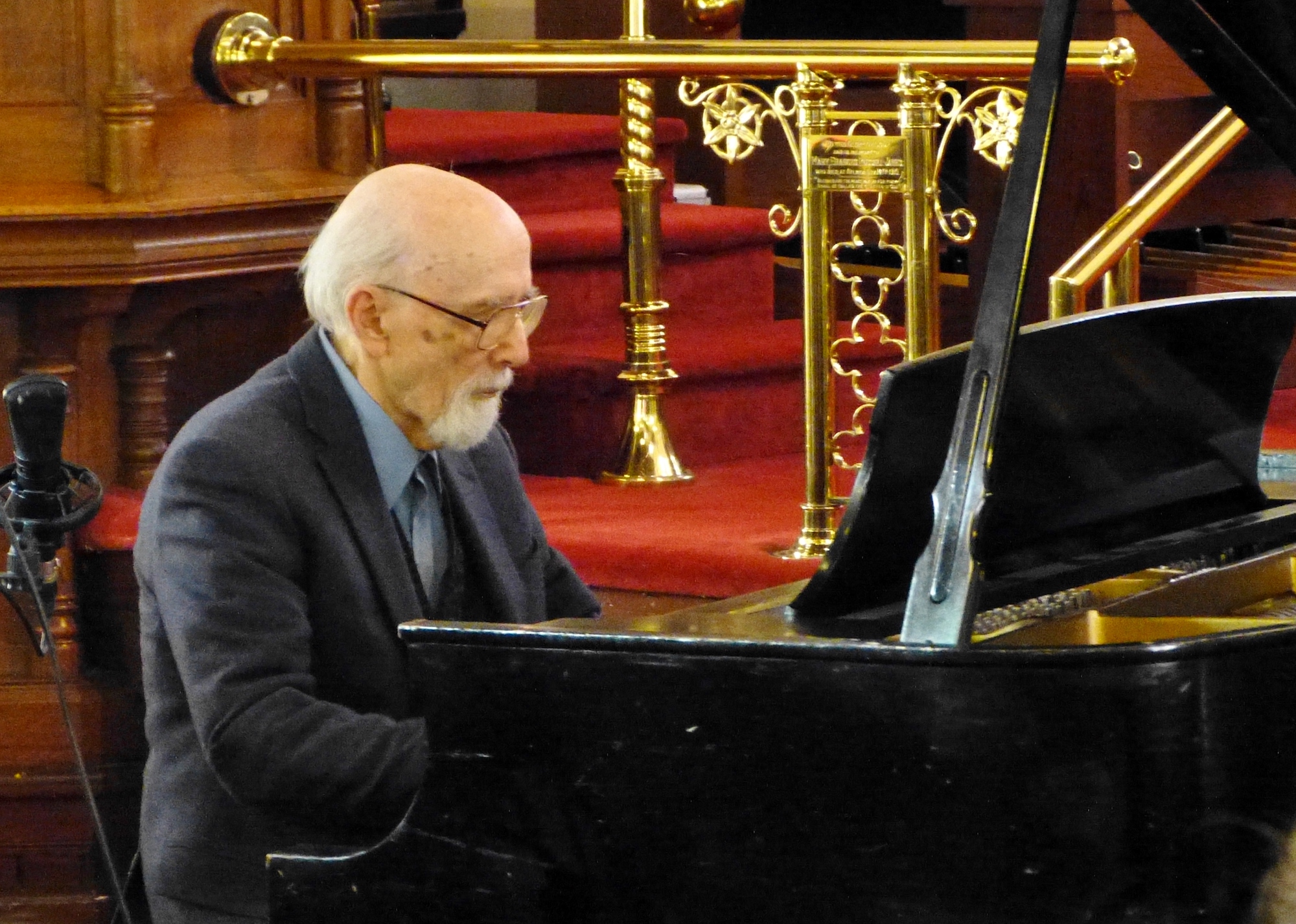 Armas Maiste in a perfect union of acoustic space, grand piano and the artist. Photo by Andres Raudsepp (2018)