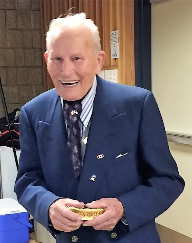 Long time former member of the Calgary Estonian Society and of the current Alberta Estonian Heritage Society, Villy Kalvee with his mouth organ at the fall gathering of the AEHS in Red Deer, Alberta. Photo: Eva Varangu (2017)