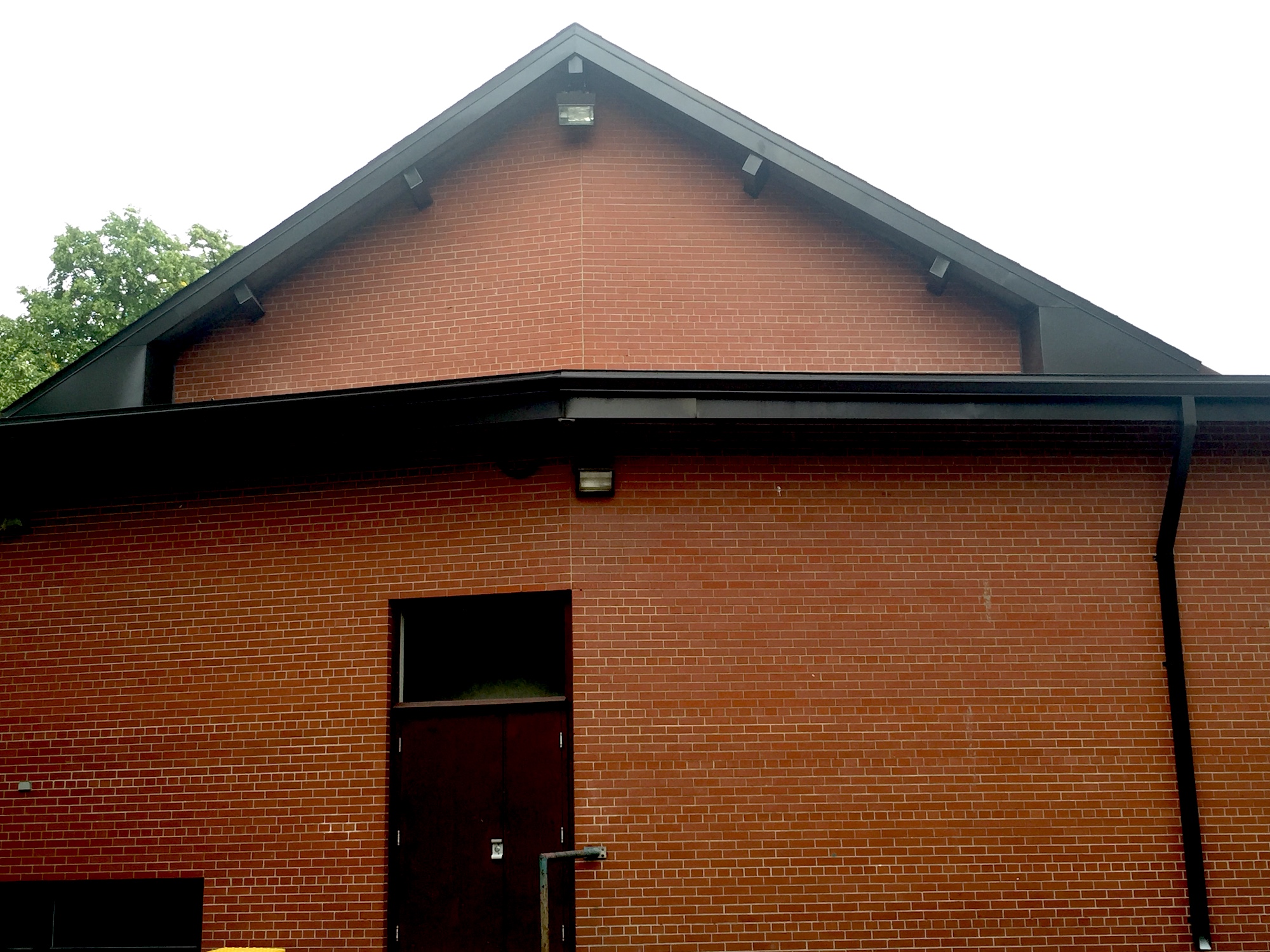 New eaves, soffits and downspouts together with the new roof and insulation on the Estonian House Grand Hall roof. (2018)