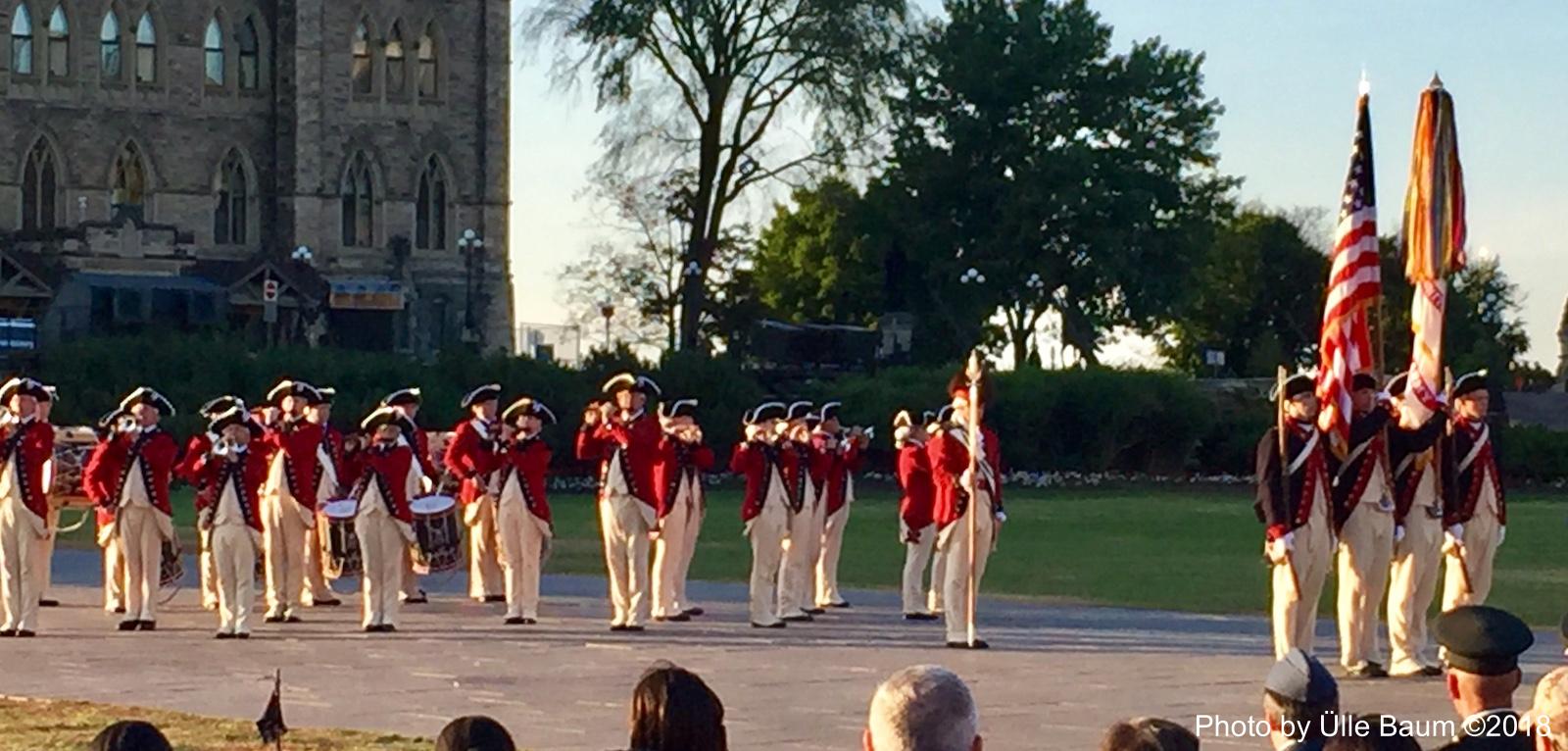 Esineb sõjaväeansambel ,,The United States Army Old Guard Fife and Drum Corps“, keda võeti vastu suure aplausiga. Tekst ja foto: © Ülle Baum (2018)