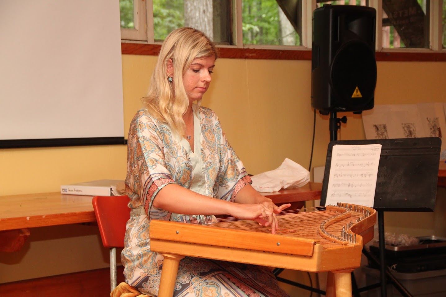 Optional - Laura Lindpere tutvustas kromaatilist kannelt koos rohkete muusikaliste näidetega (2018)