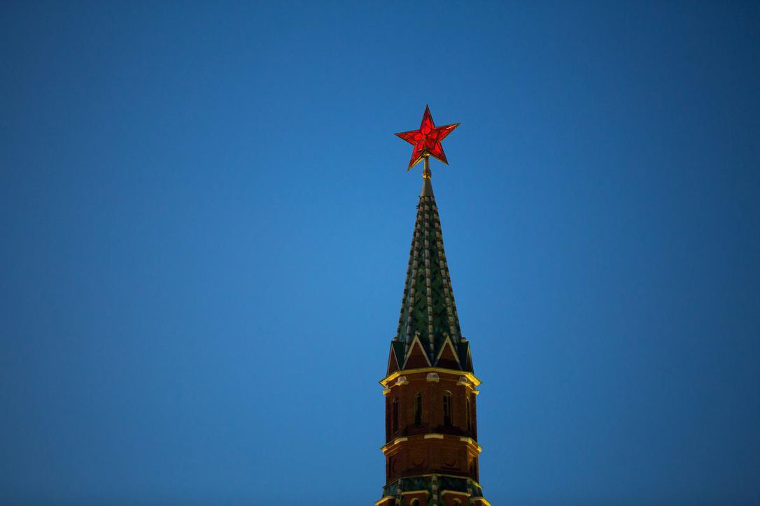 An illuminated red star sits on display above one of the Kremlin towers in Moscow in April. “It would be hard to imagine that the trolls who operate out of the Kremlin’s internet Research Agency ... are using the Kremlin credit card and billing address when they pay their social media advertising,” writes Marcus Kolga. (ANDREY RUDAKOV / BLOOMBERG)