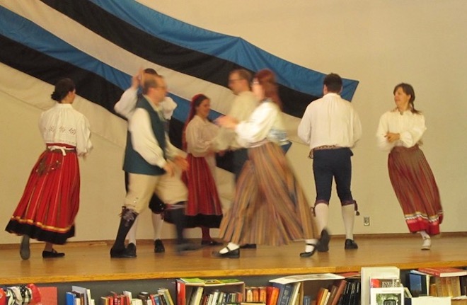 Lively, spirited Kungla dancers Elin, Aleks, Evely, Toomas, Triinu, Maarika, Mark ja Miku added to the merrymaking at AKEN’s BLUE-BLACK & WHITE “Village Festival” on April 28th at Esto House. foto 3: A happy customer! Jaak Järve was in seventh heaven when he saw the carpet wall of the grand hall covered with the artwork of Estonian artists at AKEN’S BLUE-BLACK &WHITE SALE #2 at the Toronto Estonian House on April 28th (2019)