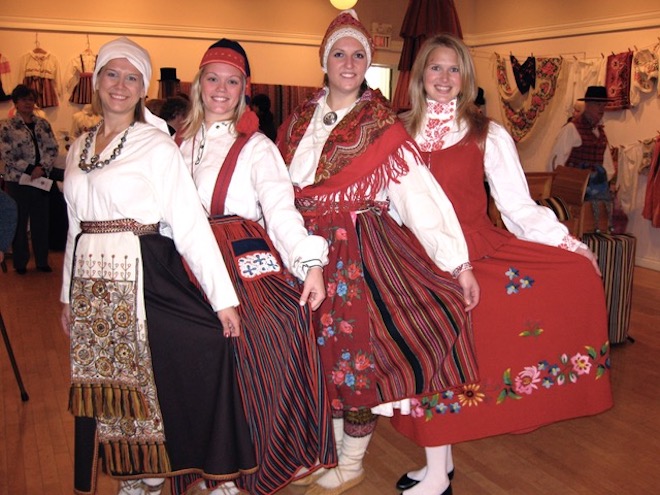 Vasakult Kaili Telmet Ets (Halliste), Heili Furniss Toome (Saaremaa Karja), Kristiina Nieländer (Kihnu), Kristina Lillakas (Lihula). Foto: Maaja Matsoo