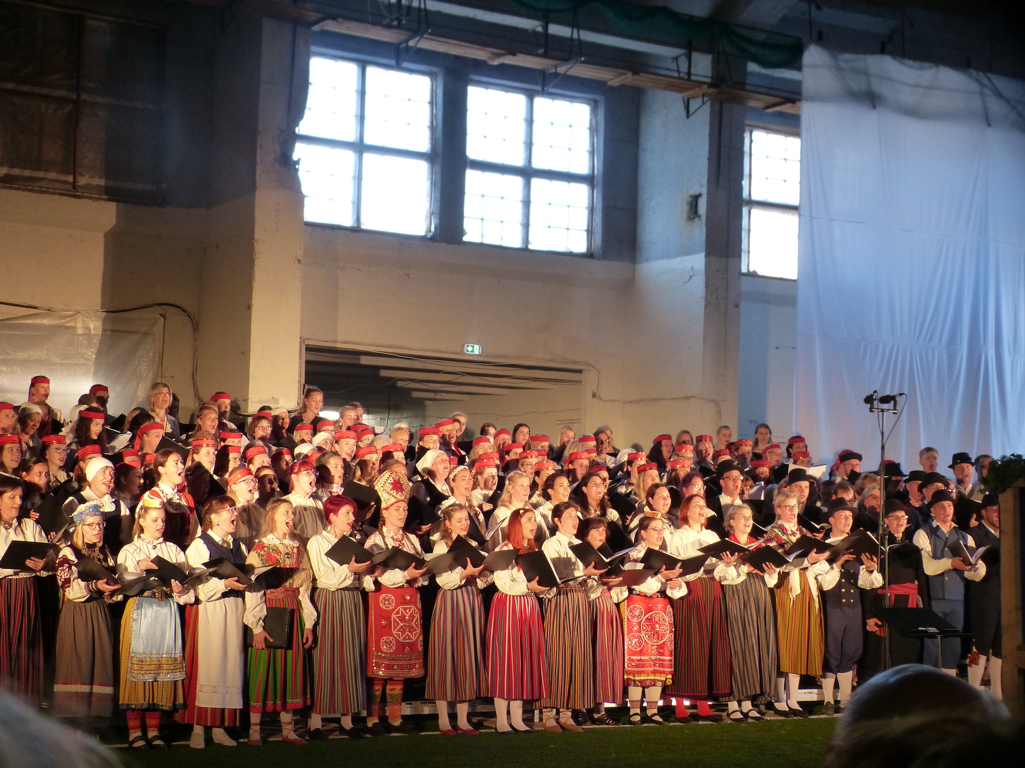 Teine ajastukontsert („1919“) Raadi lennuangaaris. Asukoht, milles oli haruldane kõla, oli vanem majajäetud ehitis, täitsa omapärase atmosfääriga. Foto: AR (2019)