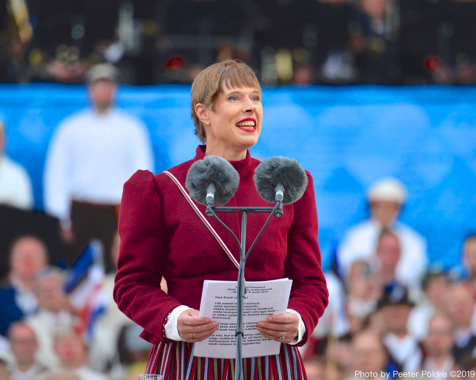 President Kersti Kaljulaid laulupeol kõnet pidamas. Foto: Peeter Põldre (2019)