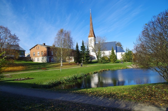 Rakvere Kolmainu Kogudus. Foto õp. Tauno Toompuu erakogust