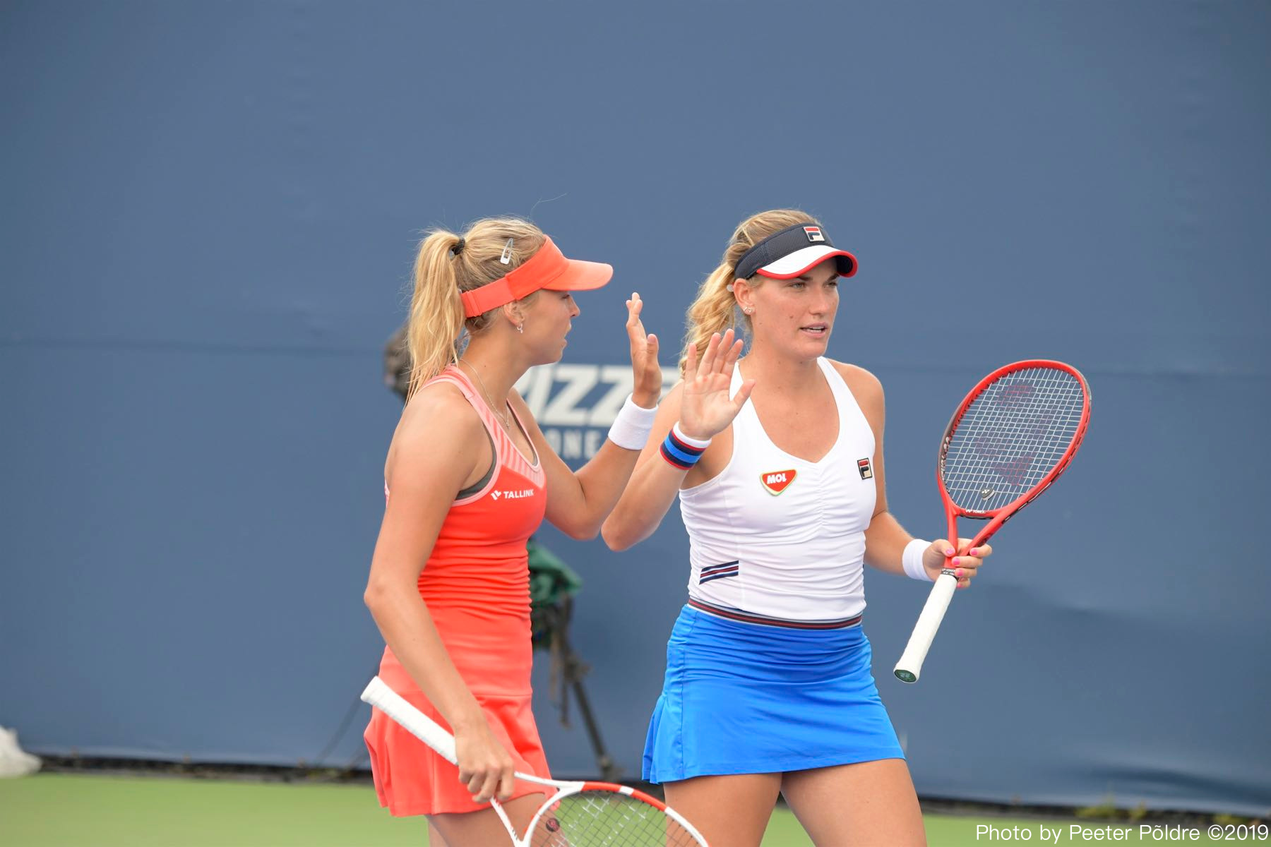 Anett Kontaveit ja Timea Babos - foto: Peeter Põldre (2019)