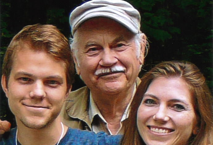 Andres Raudsepp (keskel) lasega