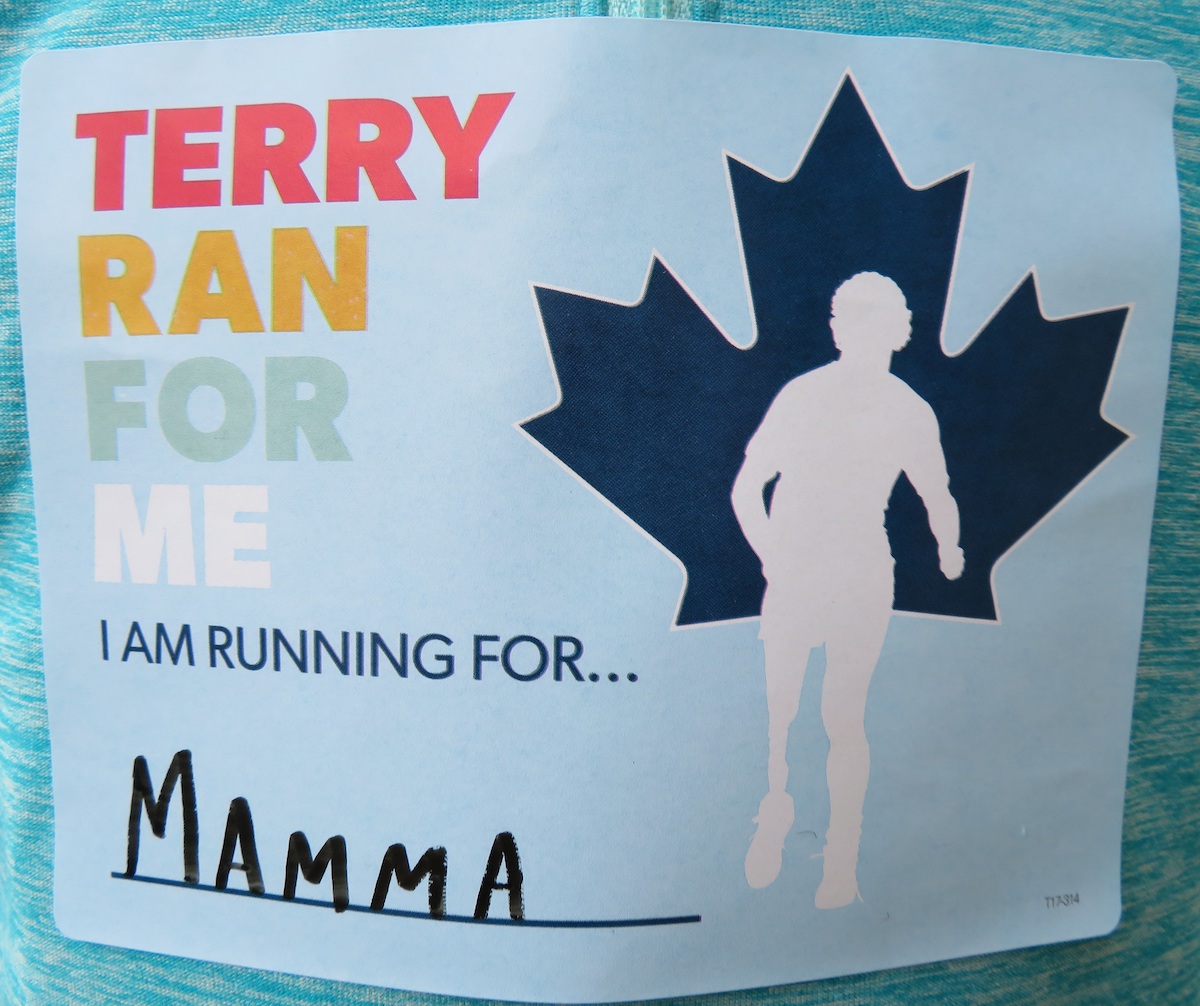 The stickers handed out to students in September read: "Terry ran for me. I am running for ____" This 5th grader in Toronto ran for her vana/ema (grandmother), in this case called Mamma, who fought rinna/vähk (breast cancer) at age 82 in Eesti this past year and survived. She is currently mushrooming on Saaremaa island. In this eesti keele year and recent week, it's also a good reminder that in Estonian Mamma is written with 2 M-s. Like in Italian (and Swedish): Mamma Mia! Photo: Riina Kindlam (2019)