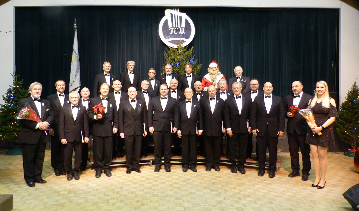 The Toronto Estonia Mens' Choir, at their annual Christmas concert, presents traditional songs of the holidays as well as a roader repertoire. Augmenting the full choir is an ensemble with appropriate head-geared, boosting the Christmas spirit in full-throated form. Photo via Andres Raudsepp (2019)