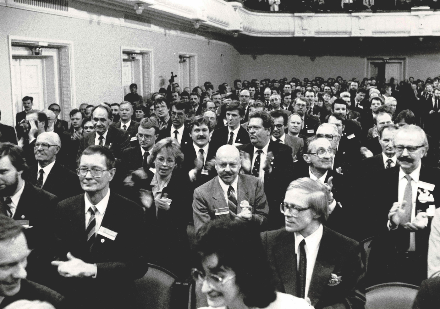 Delegates at the first session can be seen, from Toronto: Reet Roman-Metsmaa, Reet Marten Sehr, Markus Hess, Toomas Trei, Laas Leivat, Hans Lupp, Tönu Parming, Ülo Tamre. Missing - Valter Pent.
