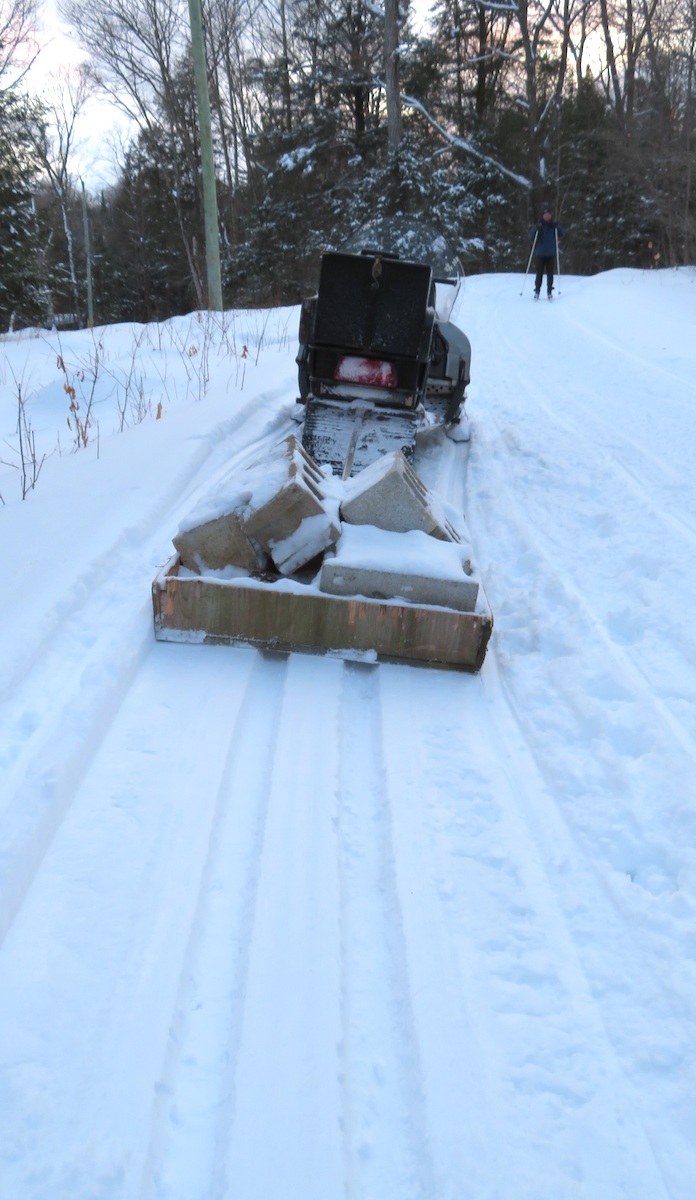 Puhas värske rada nagu võluväel, kuhu suusad mahuvad kui valatult, et teekond kulgeks valutult ja tahad sõita veel. Foto: Riina Kindlam (2020)