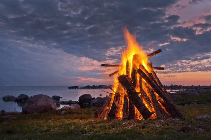 Tulge Jaaniku Tulele, Jaaniku, Jaaniku… Come to the St. John’s Bonfire