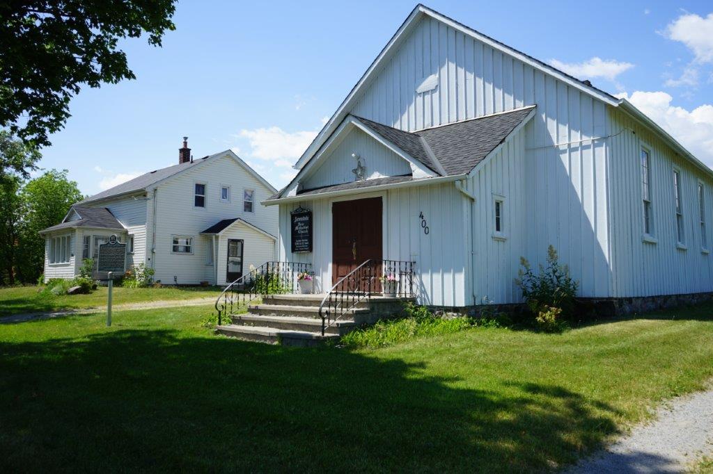 Armadale’i New Methodist Church, ehitatud 1880. a. paremal ja sama ajastu elamu kõrval. Foto: Kati Kiilaspea (2020)