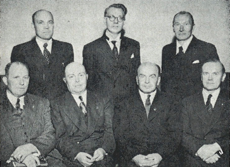 Toronto Eesti Meeskoori esimene juhatus 1950/51. Esimeses reas vasakult: August Arukäe (laekur), August Kiilaspea (koorijuht), Emil Eerme (esimees), Heinrich Nau (juhatuse liige). Tagumises reas vasakult: Ferdinand Edur (laekur), Otmar Pello (kroonik), Oskar Haamer (abiesimees).