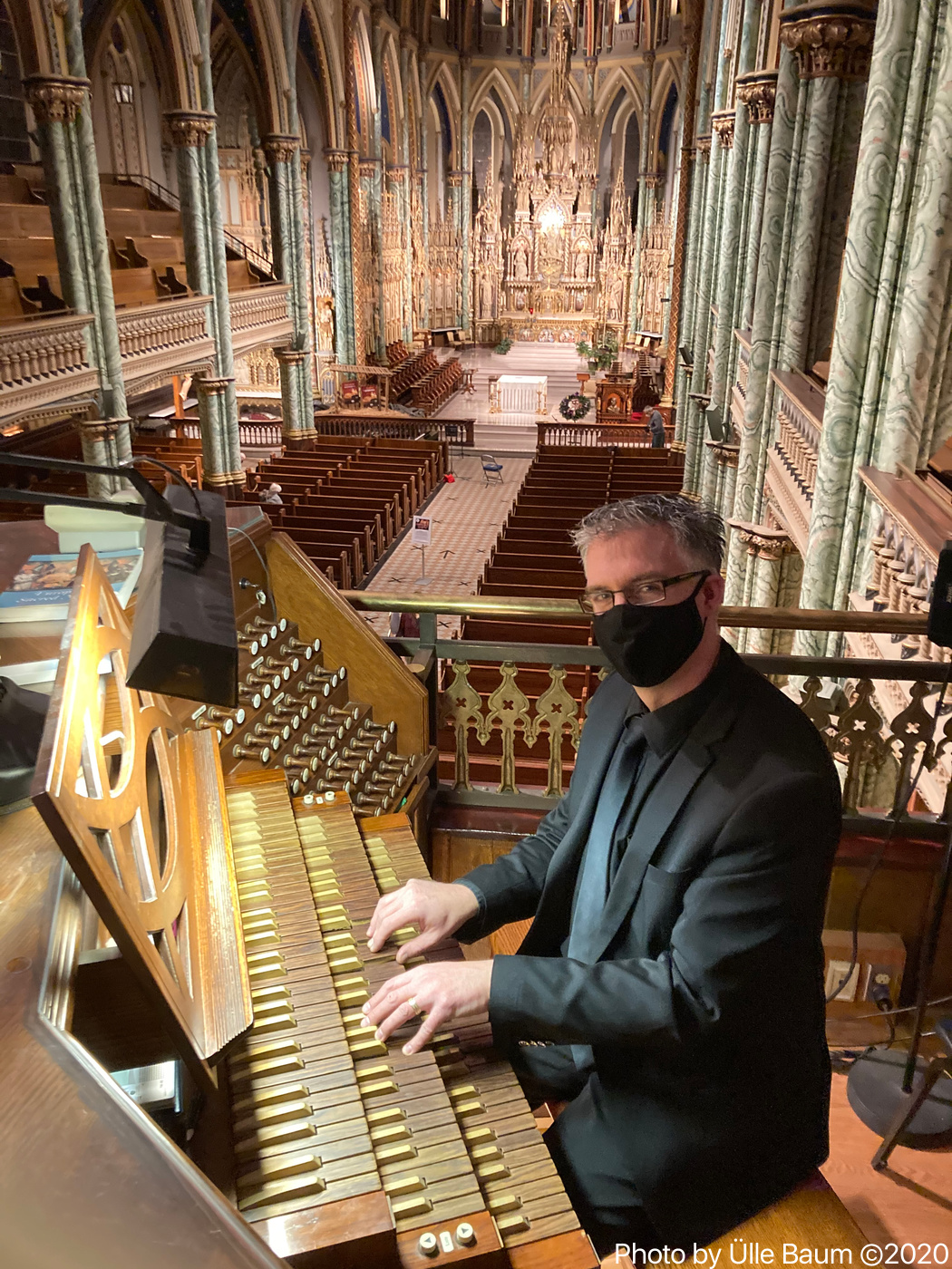 Euroopa Liidu 2020. aasta jõulukontserdi kunstiline juht Timothy Piper esitas jõululaule ja -koraale kuulasal Notre Dame Cathedral Basilica orelil. Foto: Ülle Baum ©2020