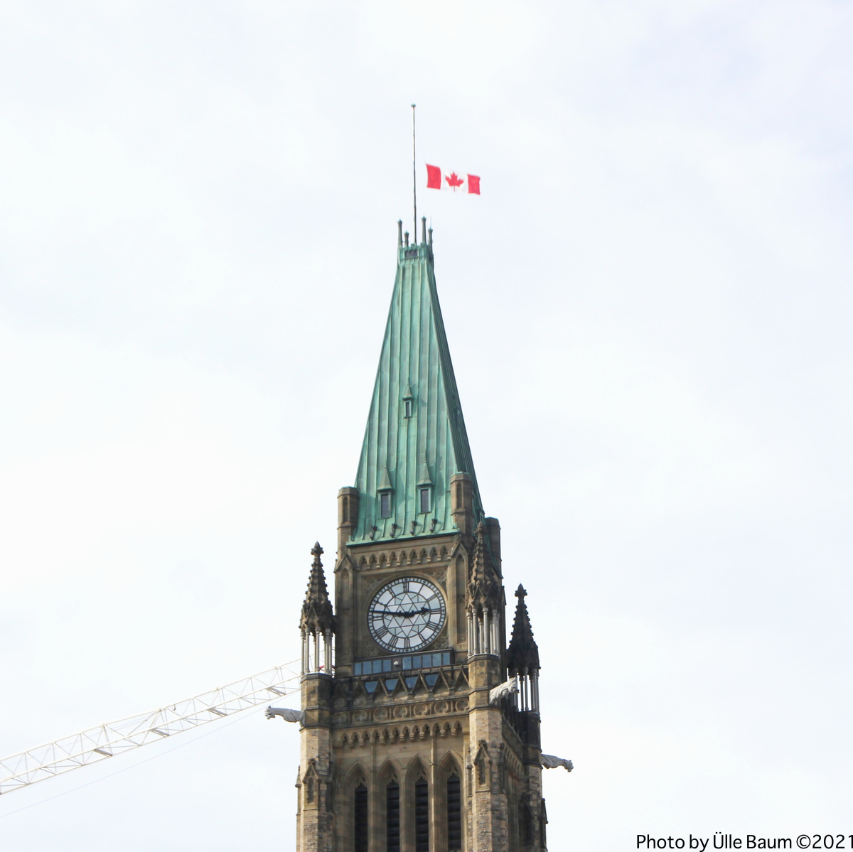 Kolmapäeval, 11. märtsil olid Ottawas National Day of Observance for the Victims of COVID-19 puhul riigilipud pooles mastis. Foto: Ülle Baum ©2021 2021 3