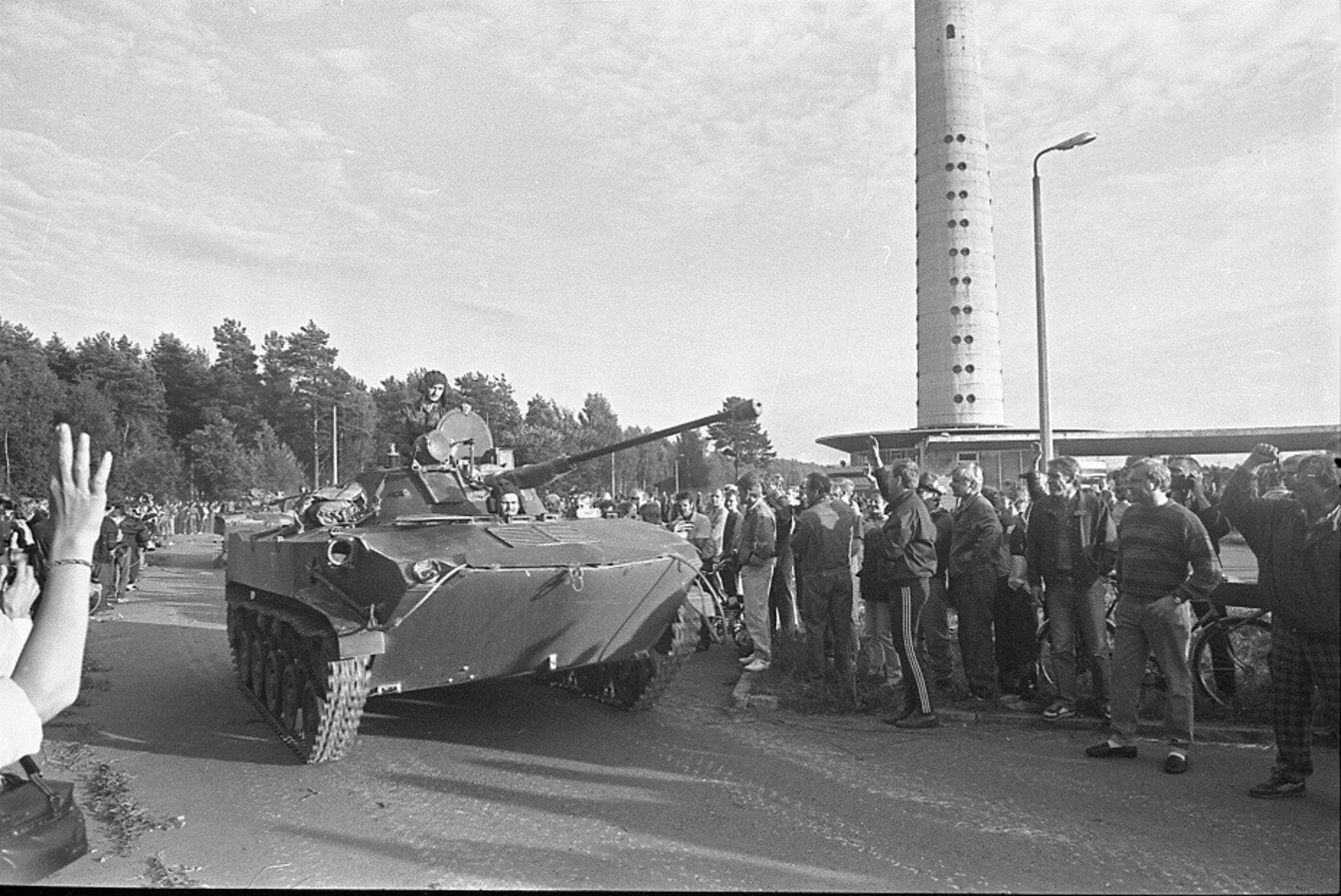 At the Tallinn TV Tower, Aug. 20, 1991. Source: ERR Archive