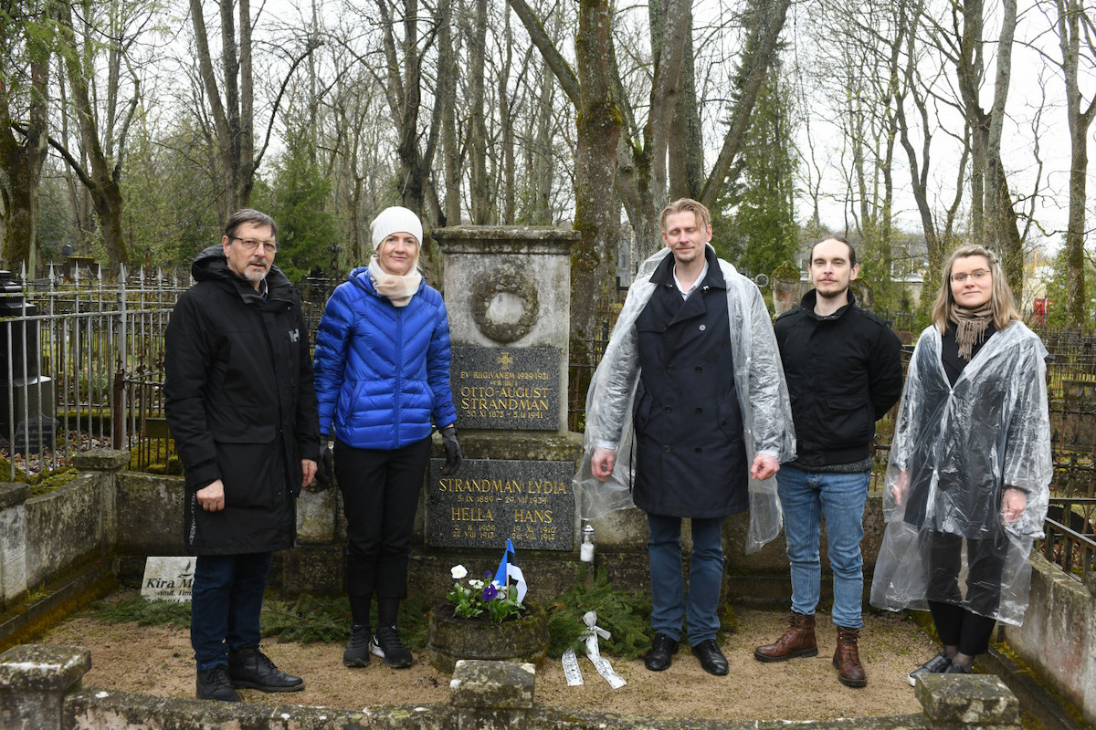 Otto August Strandmani perekonna hauaplatsil