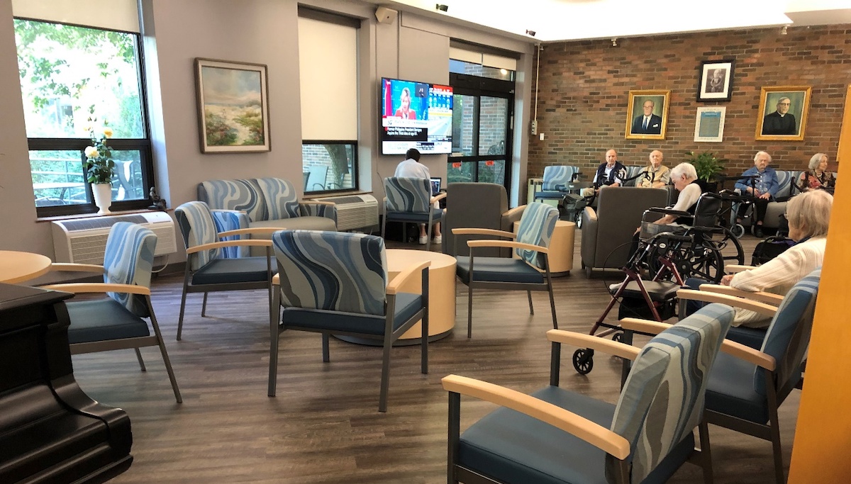 Ehatares uus pestav mööbel ja põrand.