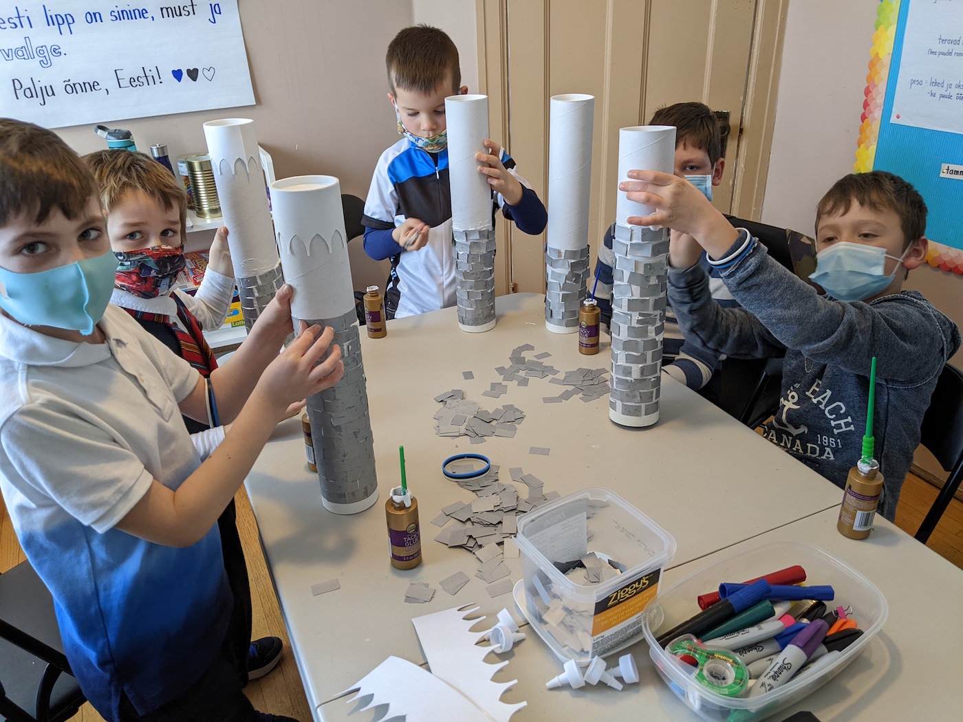 Õpilased Pikk Hermanni torne meisterdamas. Foto: Merike Koger