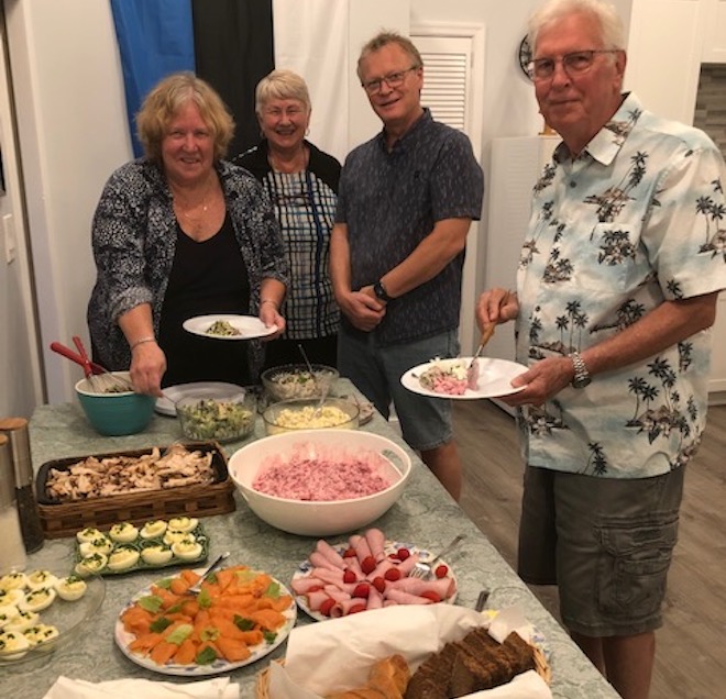Õige eesti pidu ei saa läbi korraliku peolauata. Foto: Lori Säägi