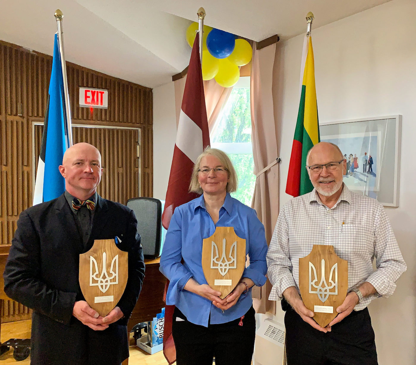 Thomas Pajur, President Vancouveri Eesti Selts, Linda Jansons, representing the Latvian community, and Algis Jaugelis, President of Lithuanians of B.C.