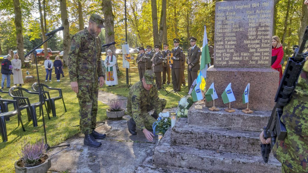 Pärnu-Jaagupi Kaitseliidu esindajad Margo Sai ja Raul Peetson. Foto: Andrus Peetson