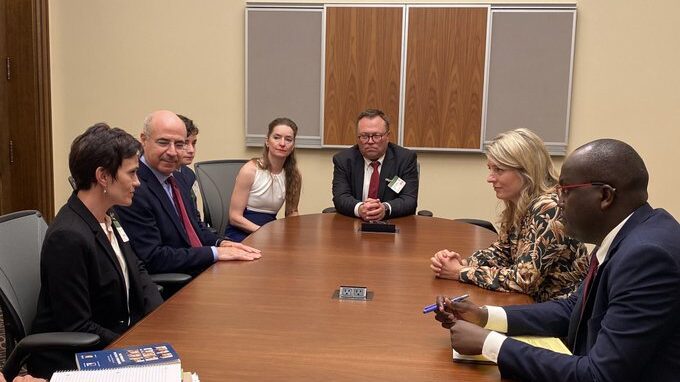 Minister of Foreign Affairs Mélanie Joly meets with Evgenia Kara-Murza, Bill Browder, Maria Browder and Marcus Kolga. Photo: Courtesy Global Affairs Canada