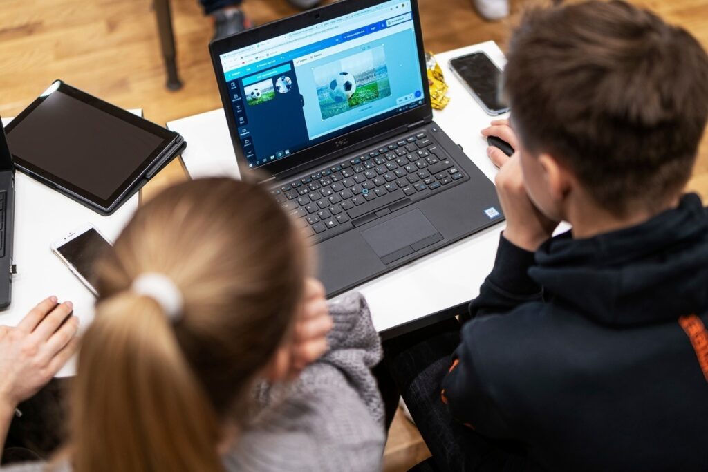 Photo of children in an IT class taken by Aivo Kallas for the Ministry of Education and Research