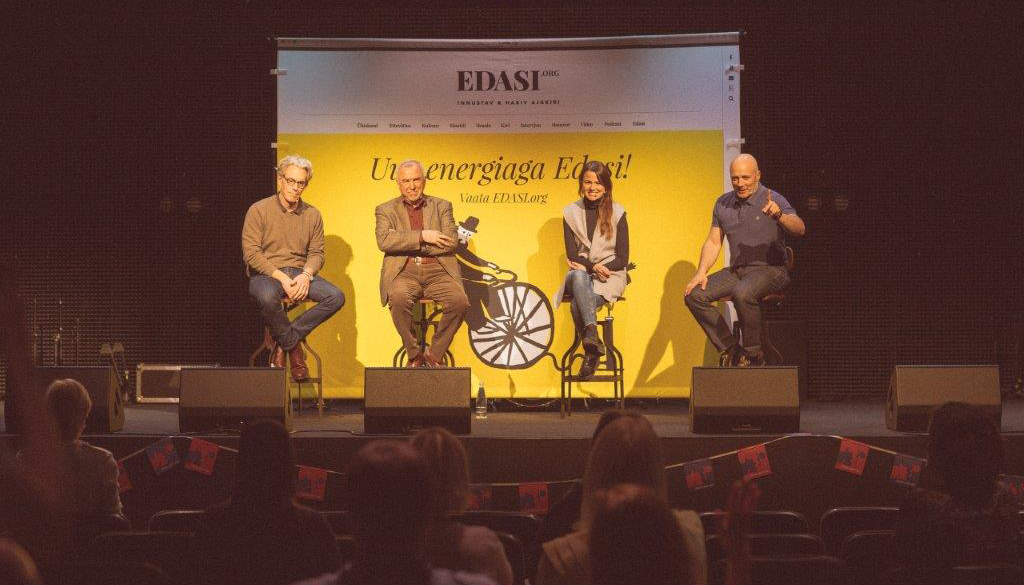 Edasi paberajakirja esitlus 2022 aprillis Jazzkaare raames. Vestlusringis: Scott Diel, Rein Veidemann, Tiina Kaukvere, Ilmar Raag. Foto: Iris Kivisalu