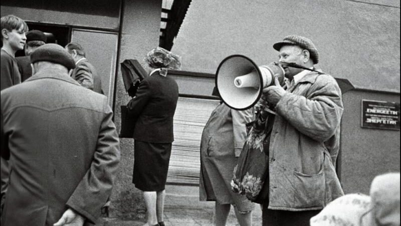 Miiting Narvas referendumi läbiviimisekohta (õues), 1992 (foto: Lembit Michelson)