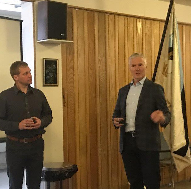 Honorary Consul Connor O’Brien at the Independence Day gathering of Estonians in Montreal. On the left is Mihkel Vaasa, President of the Montreal Estonian Society (photo: Hille Viires)