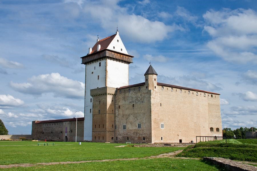 Narva Castle Hermann by Ahenobarbus @flckr