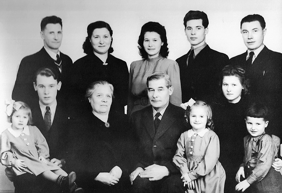 Top row left: Aleksander Lahtvee and wife Irma Pajos, Evi, Elmar, Bruno. Middle row left: Jakob jr., Minna, Capt. Jakob Pajos and Ellen. Lahtvee children seated left: Imbi, Tiiu and Toivo. Missing: Hans Pajos