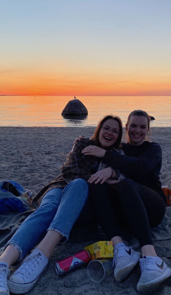 Helle and Keili on the beach (photo by Lucas Buchter)