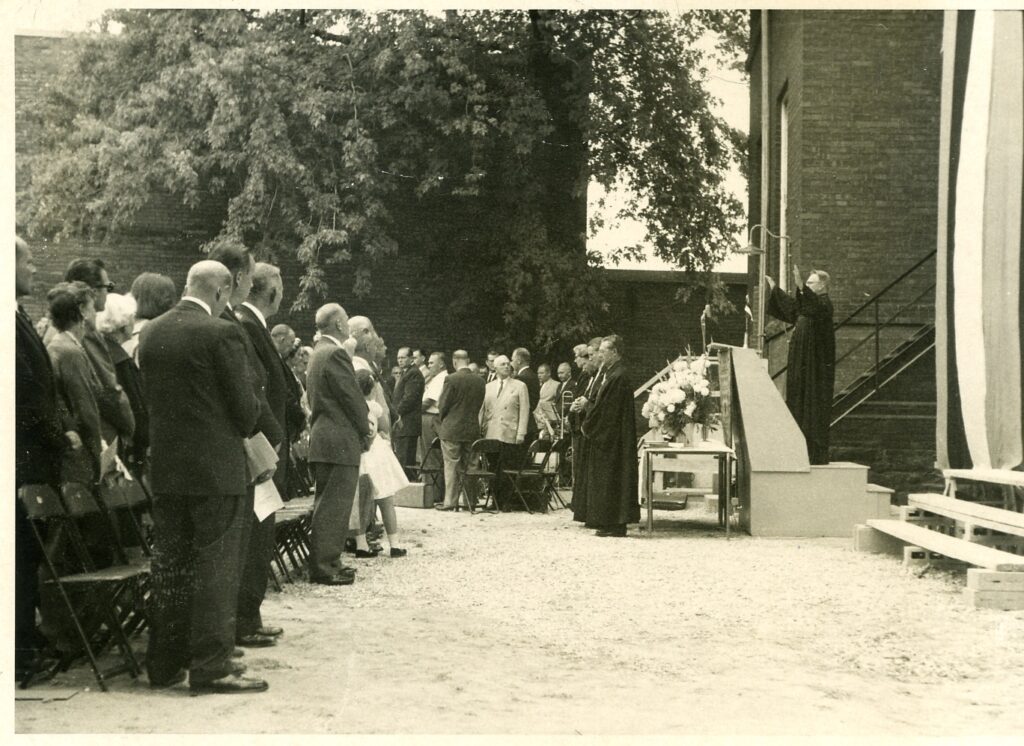 10. septembril 1960 toimus Eesti Maja avamine ja õnnistamine. Ootame põnevusega KESKUSe avamist tulevikus!