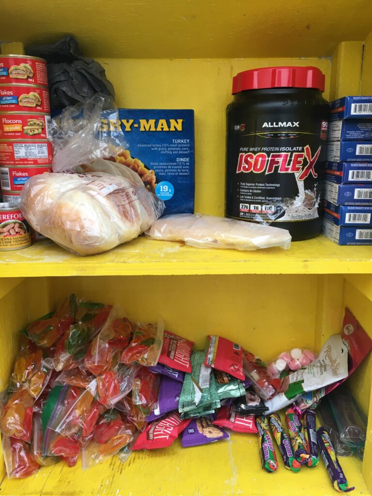 Kogukonnakapp, kuhu viisin enda jaoks ülejäänud toiduaineid.